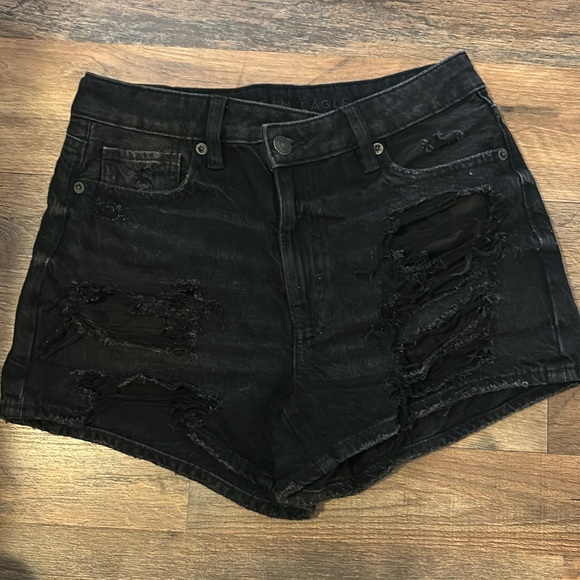 MAKE AN OFFER! American Eagle black denim mom shorts in new condition - Picture 1 of 3